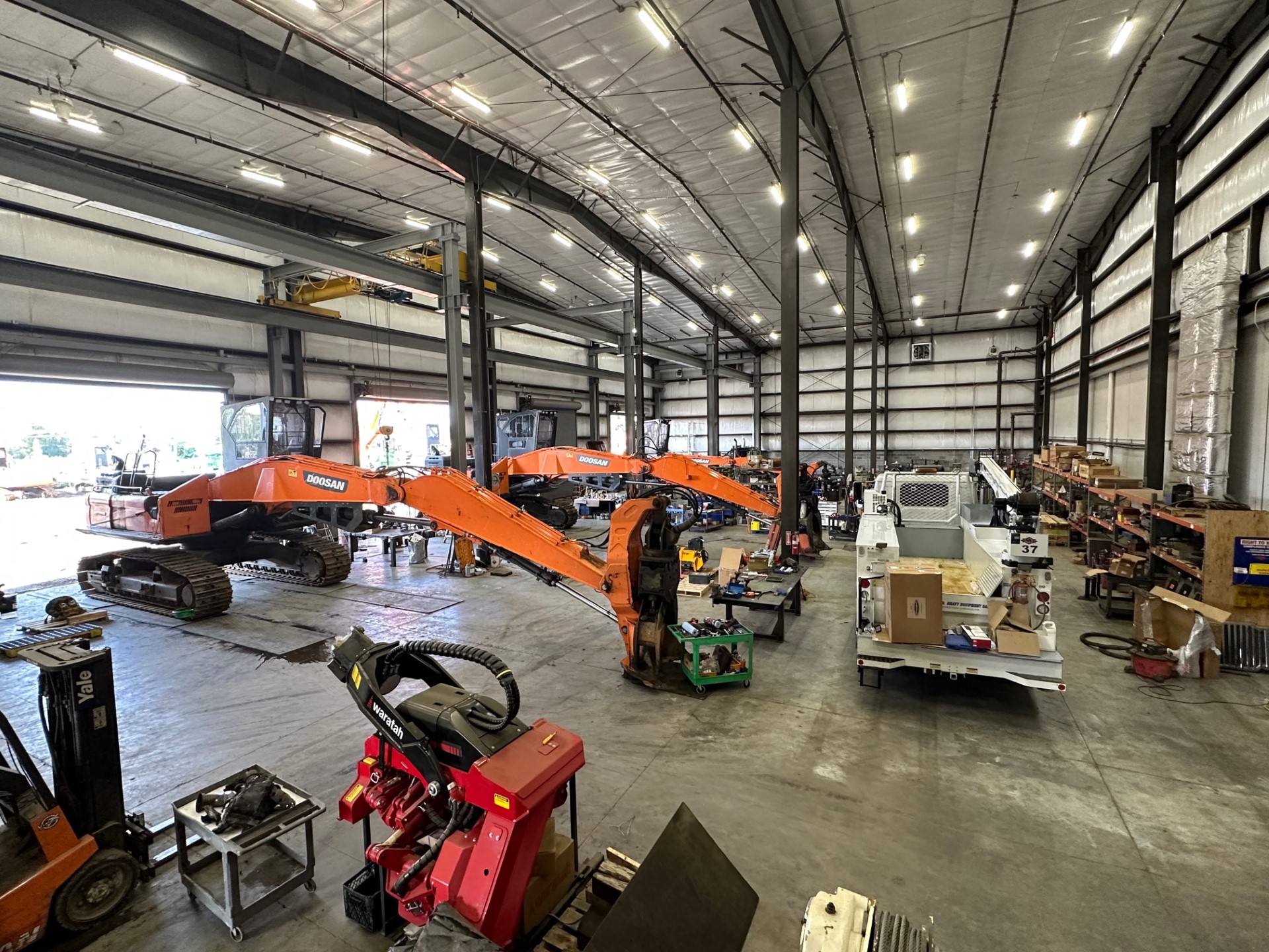 Cascade Trader offers service on heavy equipment in Chehalis, Washington.